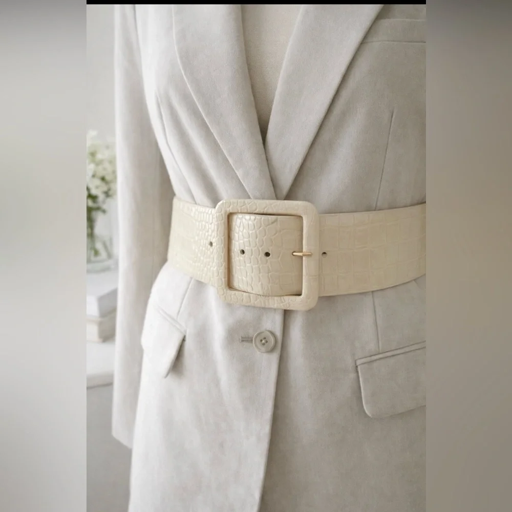 NWT Express Ivory Croc Embossed Statement Waist Belt Oversized Buckle S/M